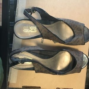 9 &Co. Peep-toe slide